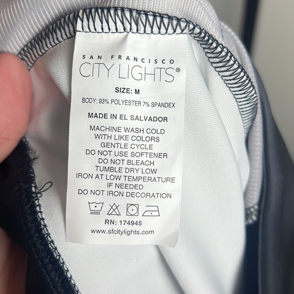 NWT San Francisco City Lights Morgan Printed Zip Pocket Pants Size Medium - Picture 7 of 10